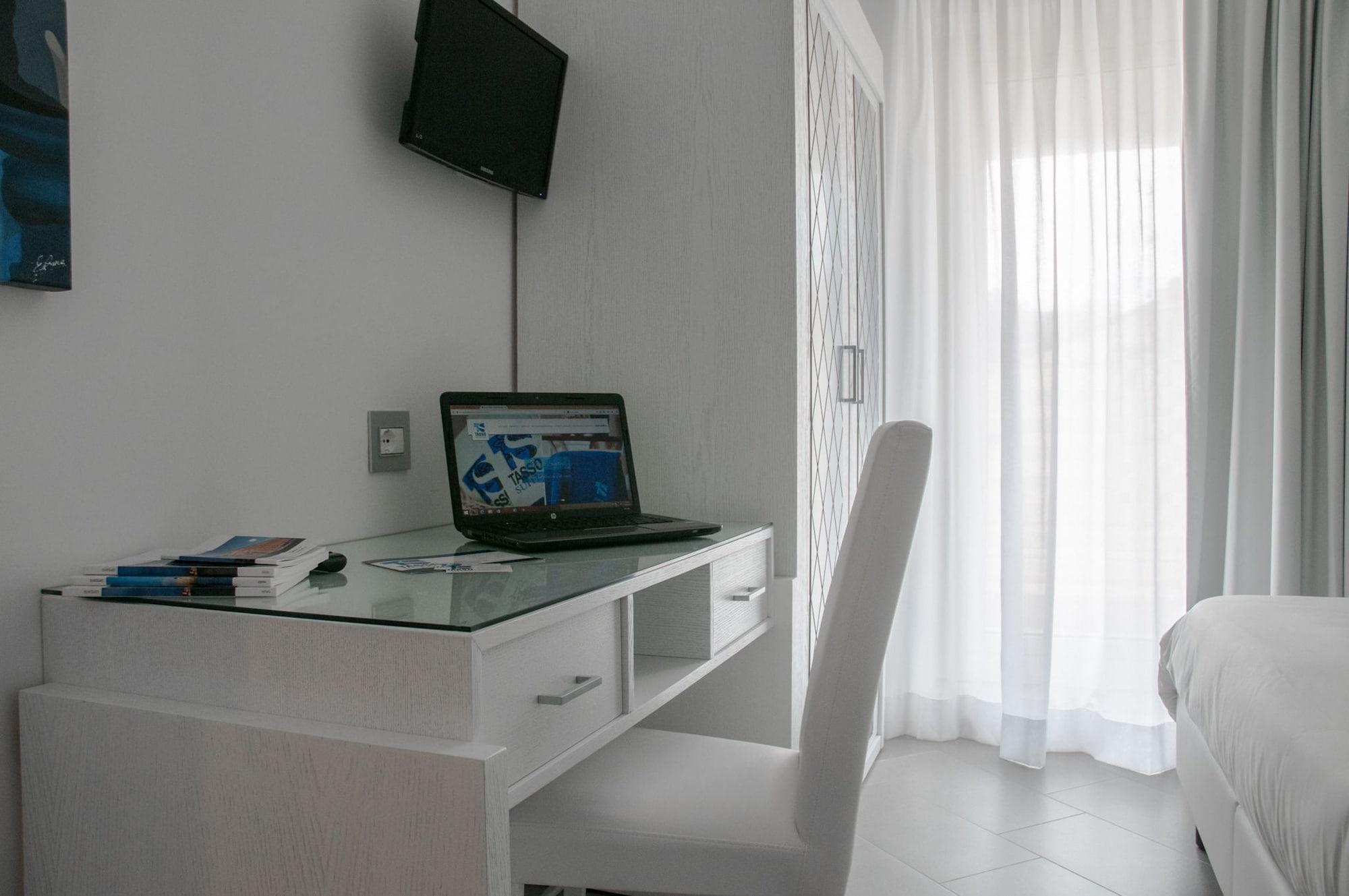 Hotel Tasso Suites&spa 3*